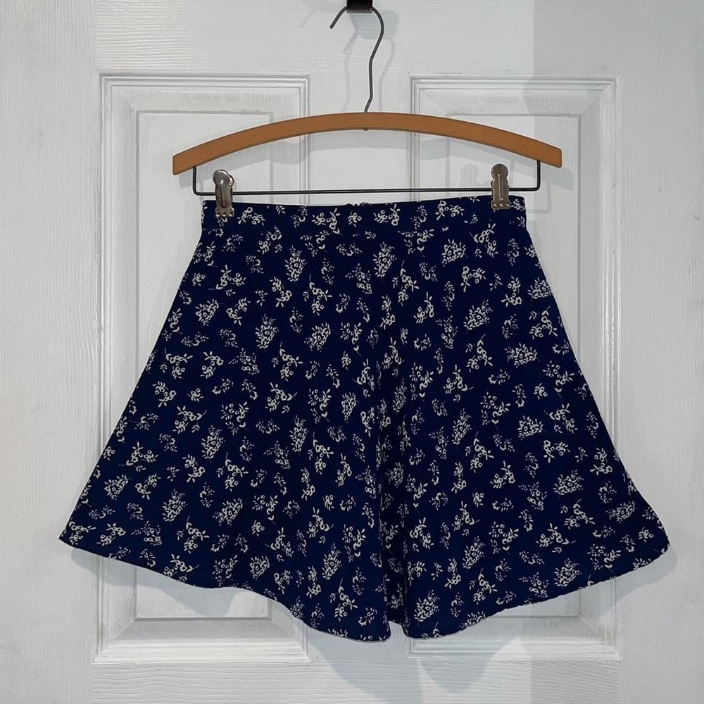 forever 21 navy & white floral mini skater skirt